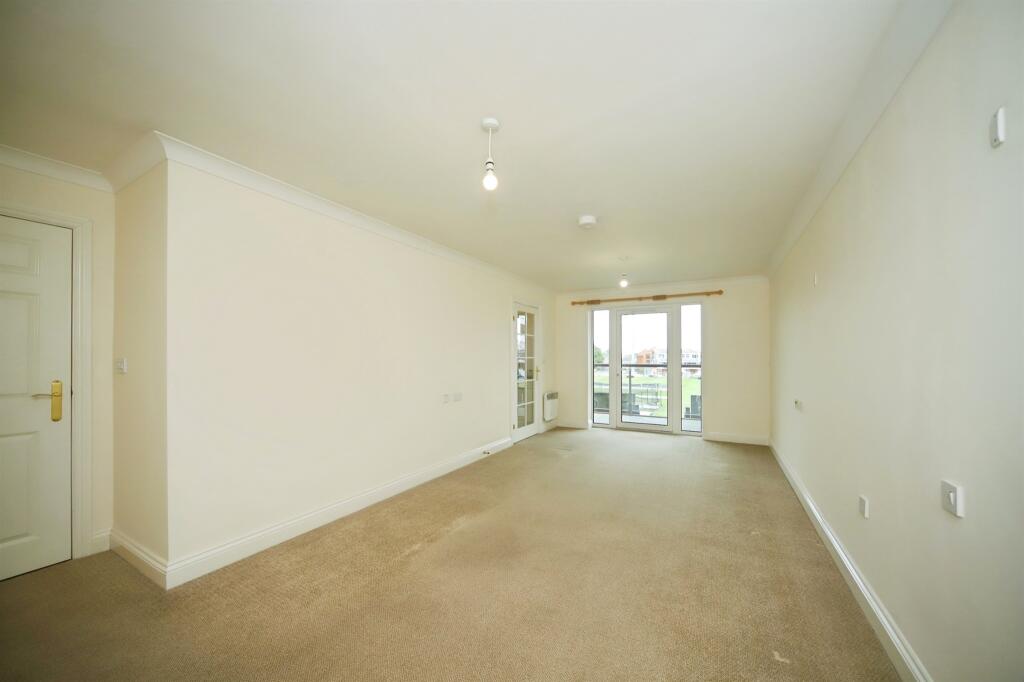 Apartment in Taunton - View 5