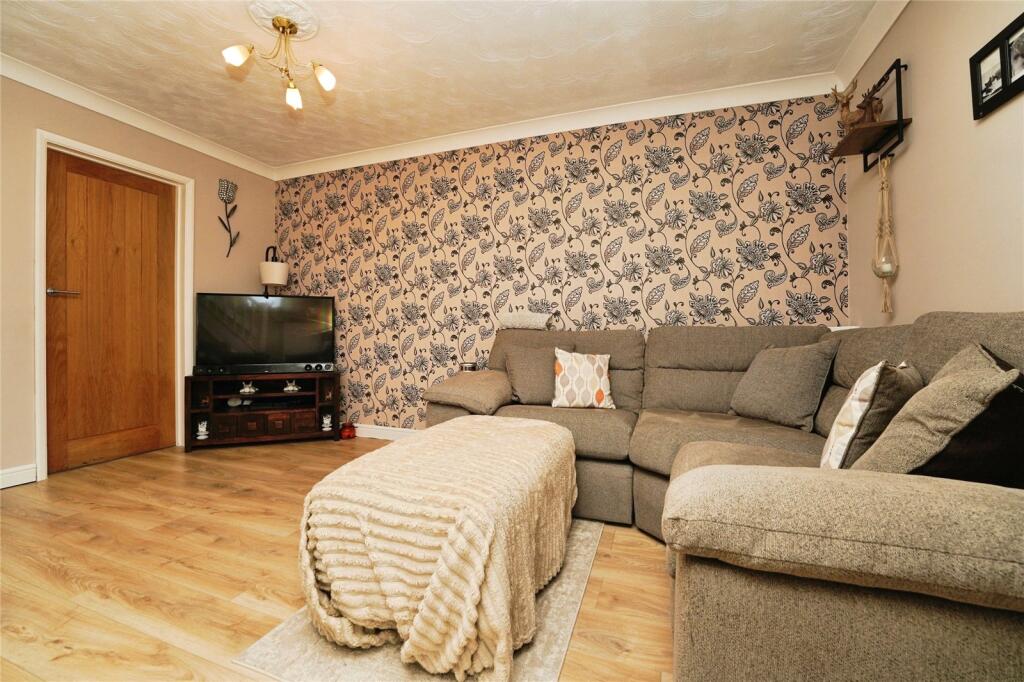 House in Gloucester - View 5