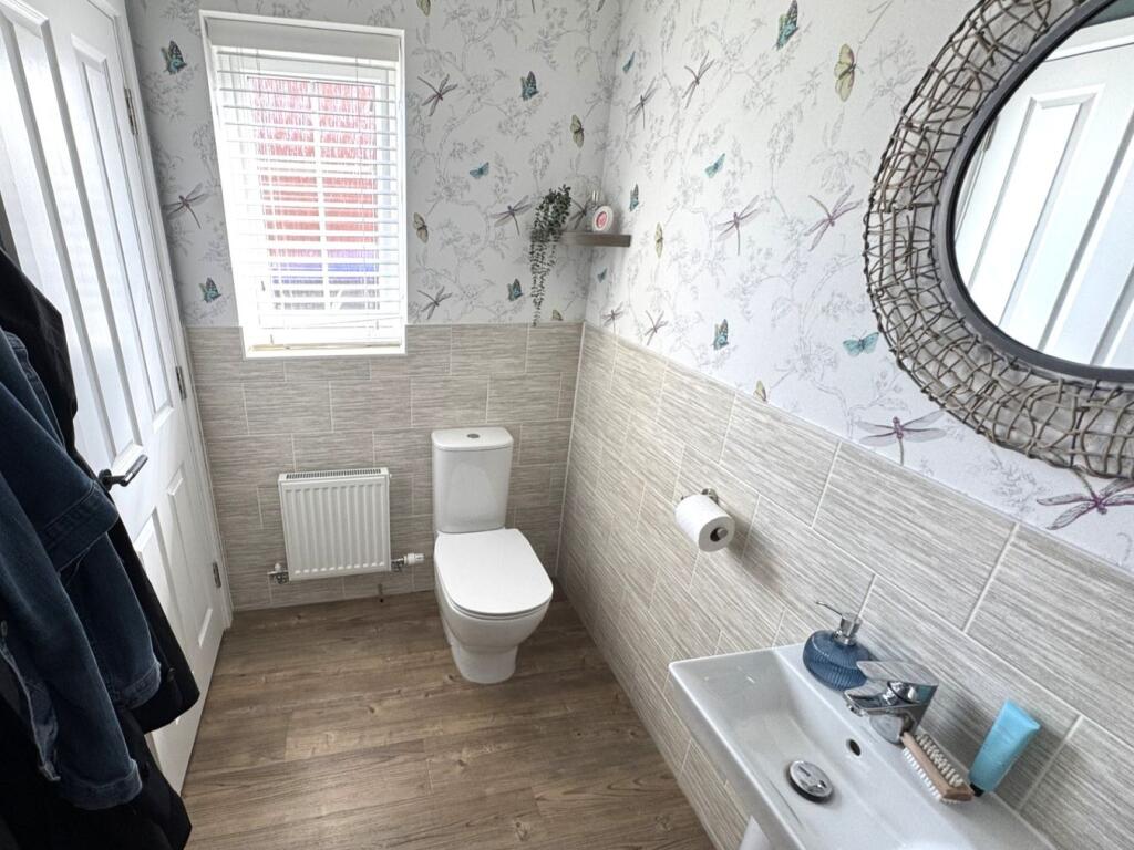House in Burton-on-Trent, Branston - More