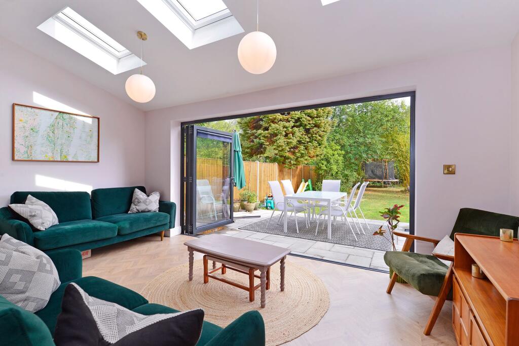 House in Waverley, Cranleigh - View 4