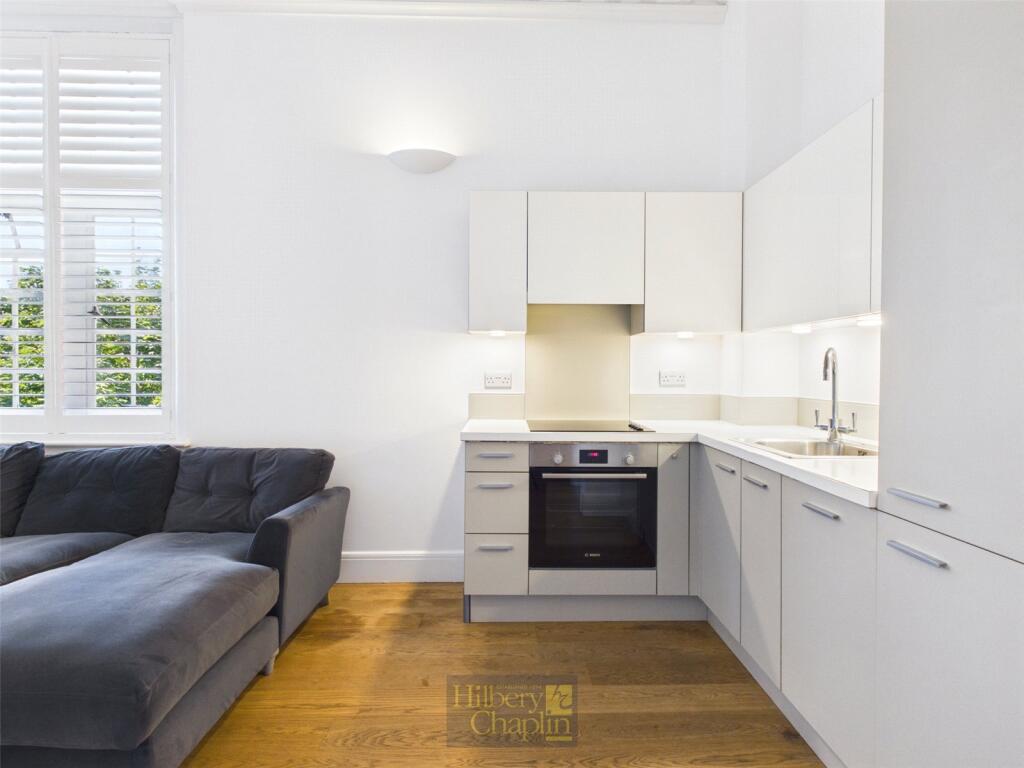 Apartment in Brentwood, Essex - View 4