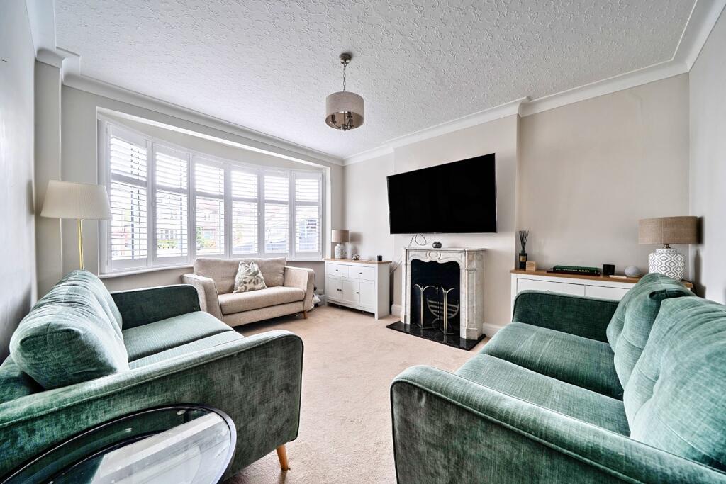 House in London, Royal Borough of Kingston upon Thames - View 3
