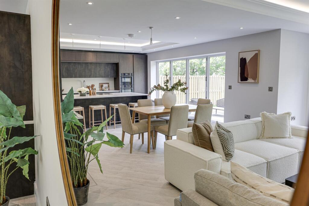 House in Huddersfield - View 5
