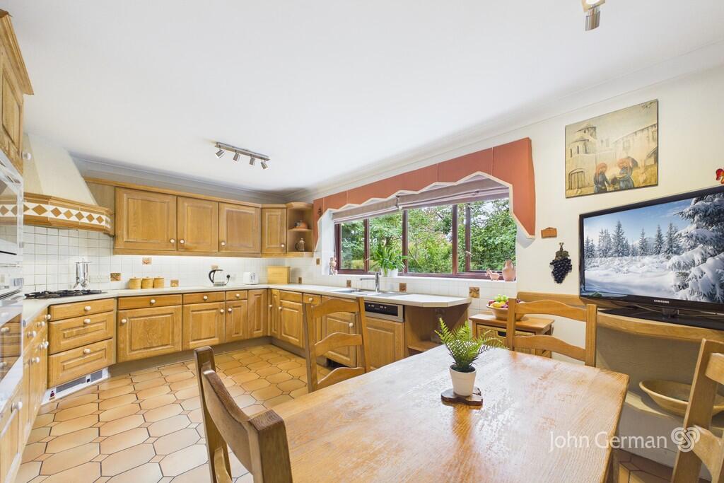 House in Stoke-on-Trent - More