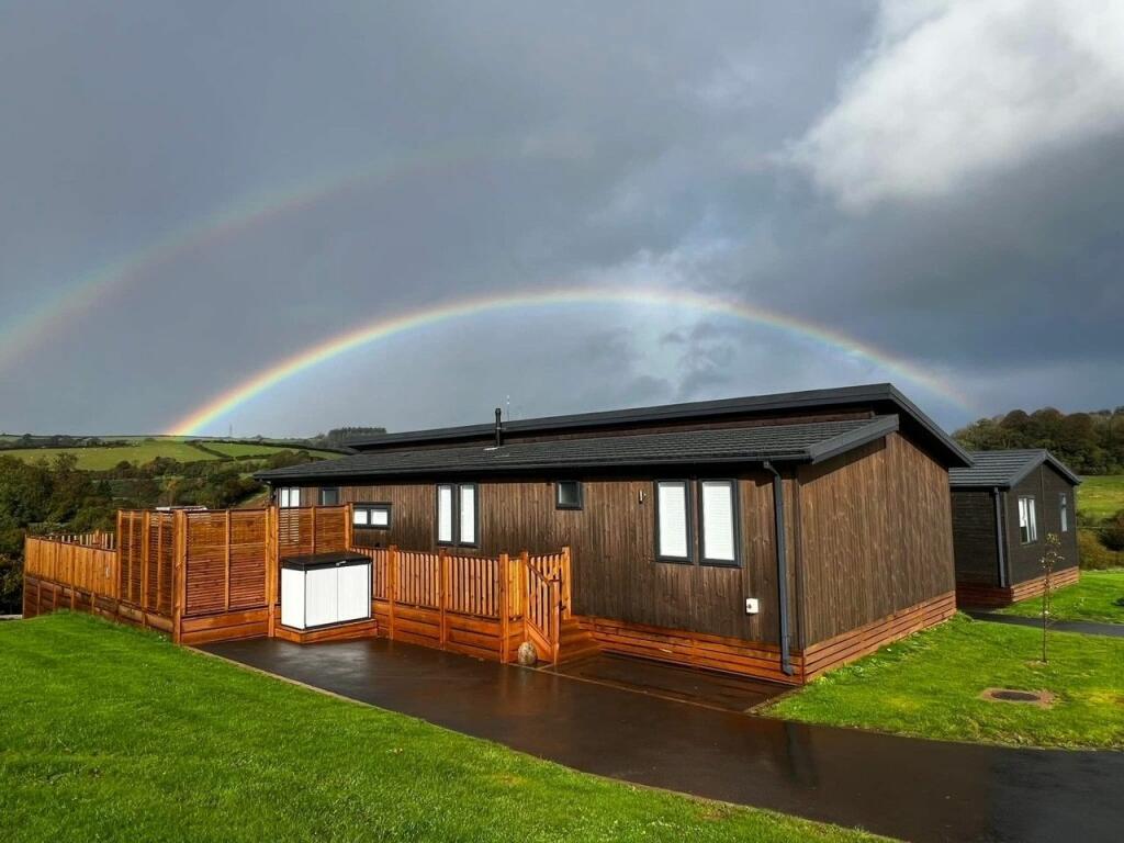 4-bed caravan on Devon Hills Holiday Village , Totnes Road, Paignton, Devon, TQ4 7PY, £190,000