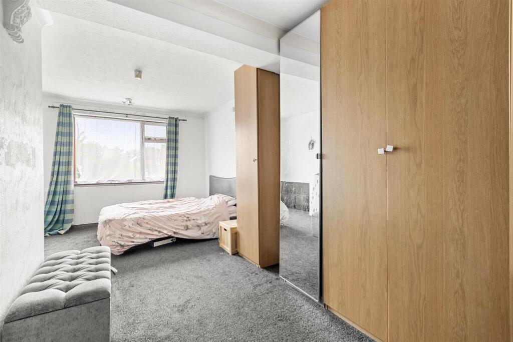 House in High Wycombe, Castlefield - More