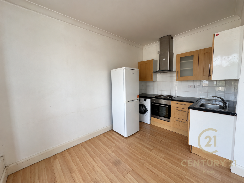 Apartment in Kingston upon Thames - View 3