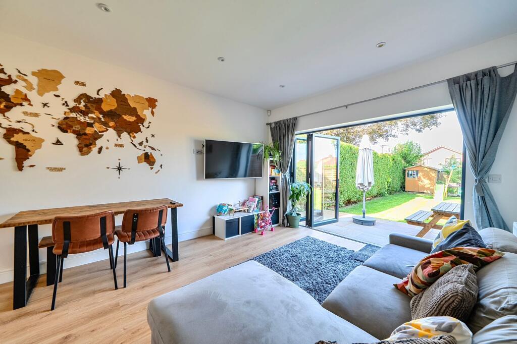Addison Road, Caterham, CR3 photo 2