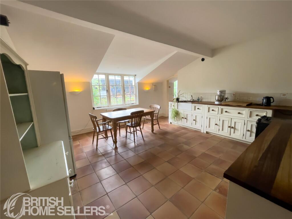 House in Stroud, Churchend, Eastington - More