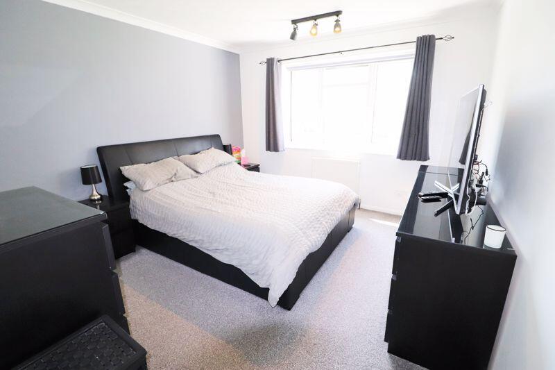 Apartment in Worthing, West Sussex - More