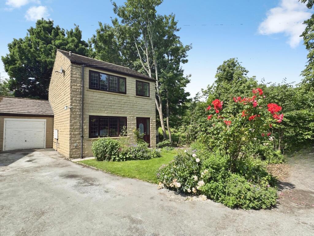 St Peters Close, Birstall, WF17, Birstall
