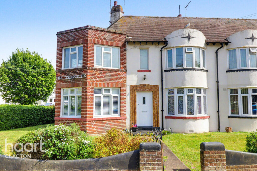 2-bed flat on holland Road, Clacton-on-Sea, £160,000