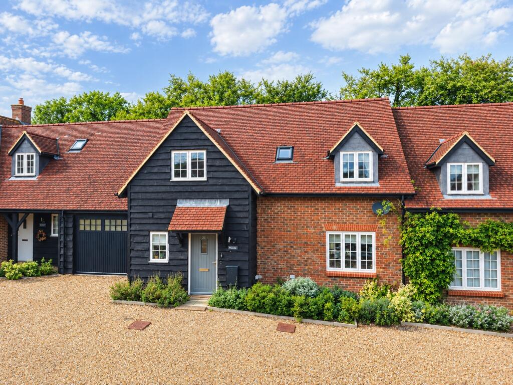 3-bed terraced on Woodland View, Saunderton, High Wycombe, Buckinghamshire, £625,000
