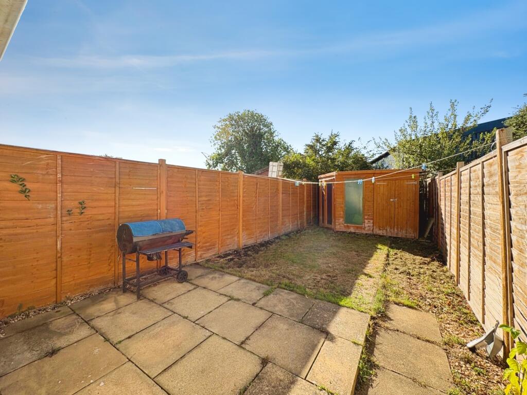 House in Rushmoor, East End, North Town - View 4