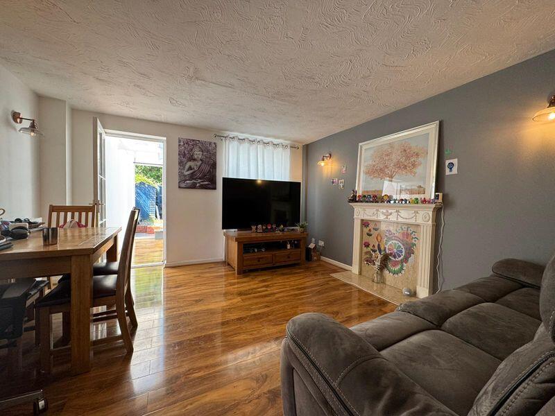 House in Luton - View 3