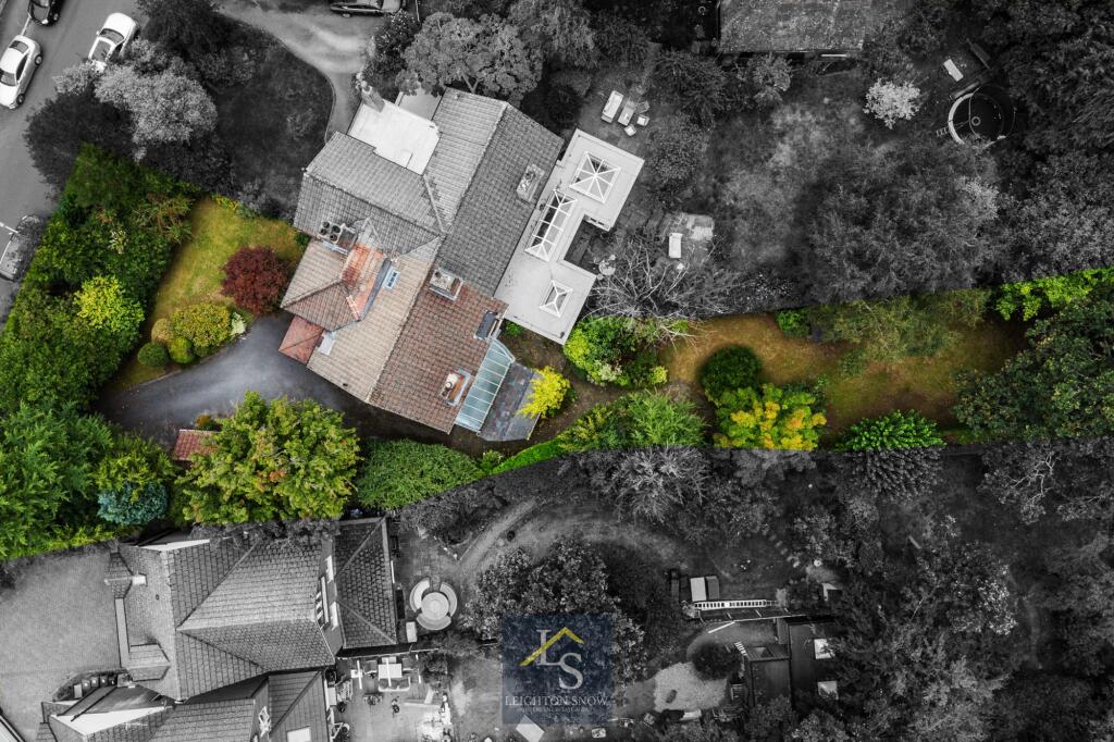 Kitts Moss Lane, Bramhall, SK7 photo 2