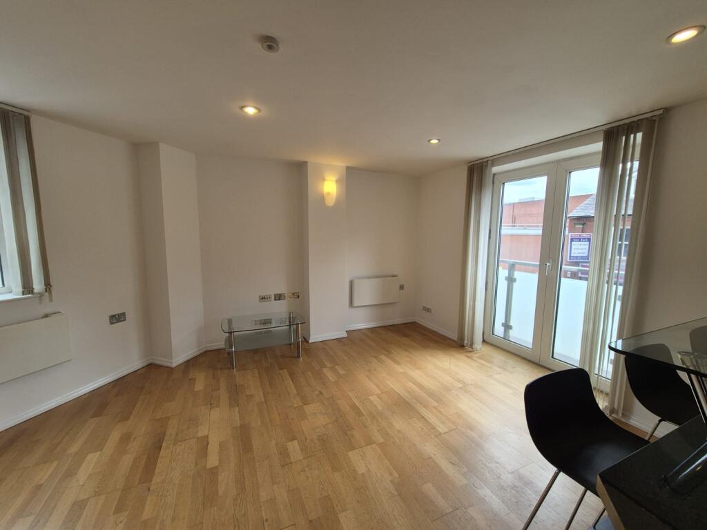Apartment in Altrincham, Hale - View 5