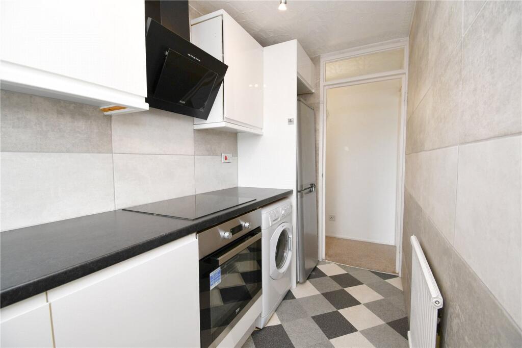 Apartment in Wirral, Liverpool City Region - View 5