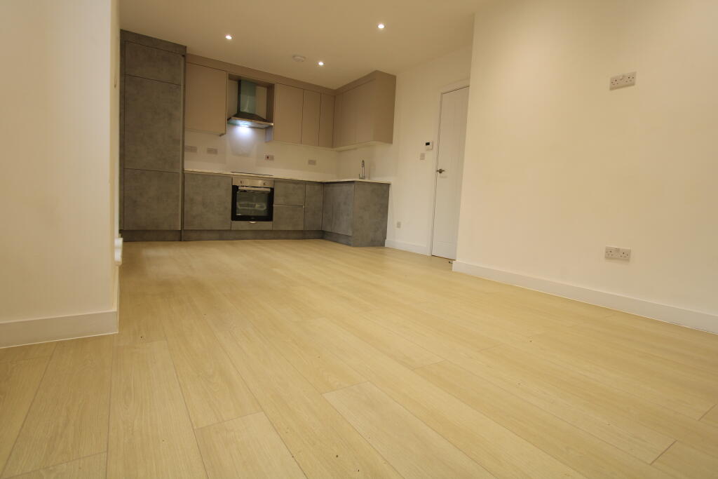 Apartment in Croydon - View 5