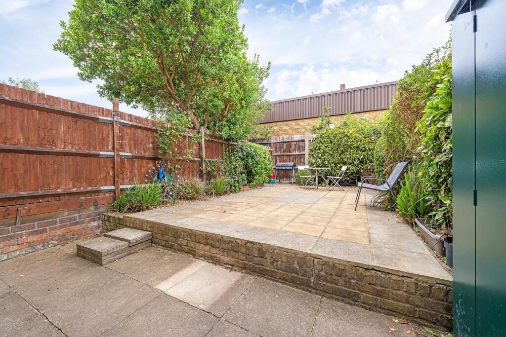 House in London - View 2