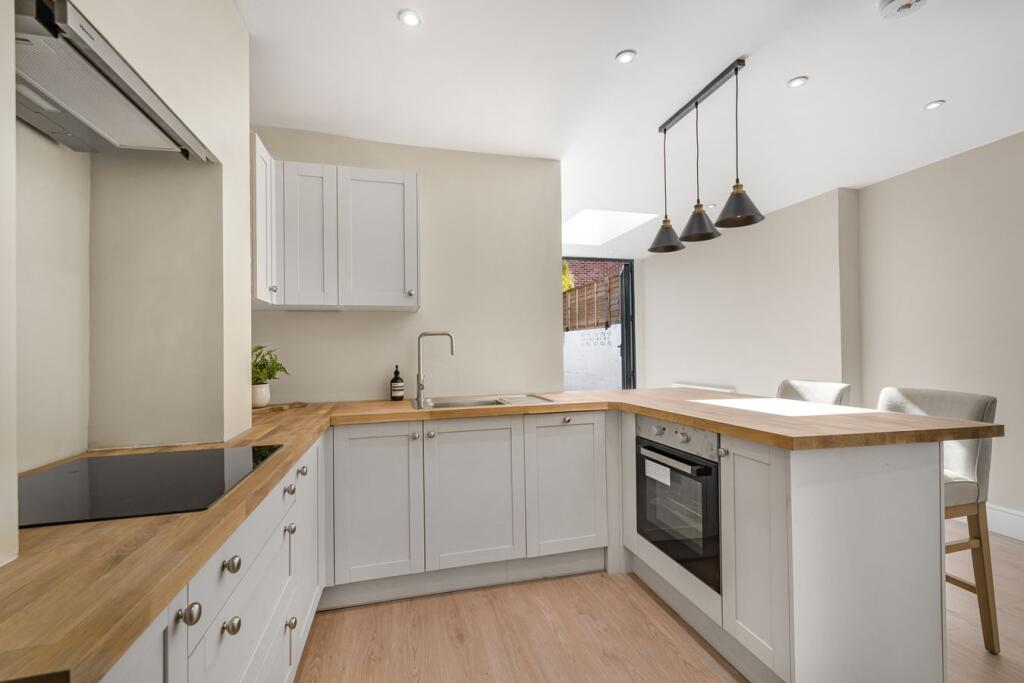 House in Gloucester - View 4