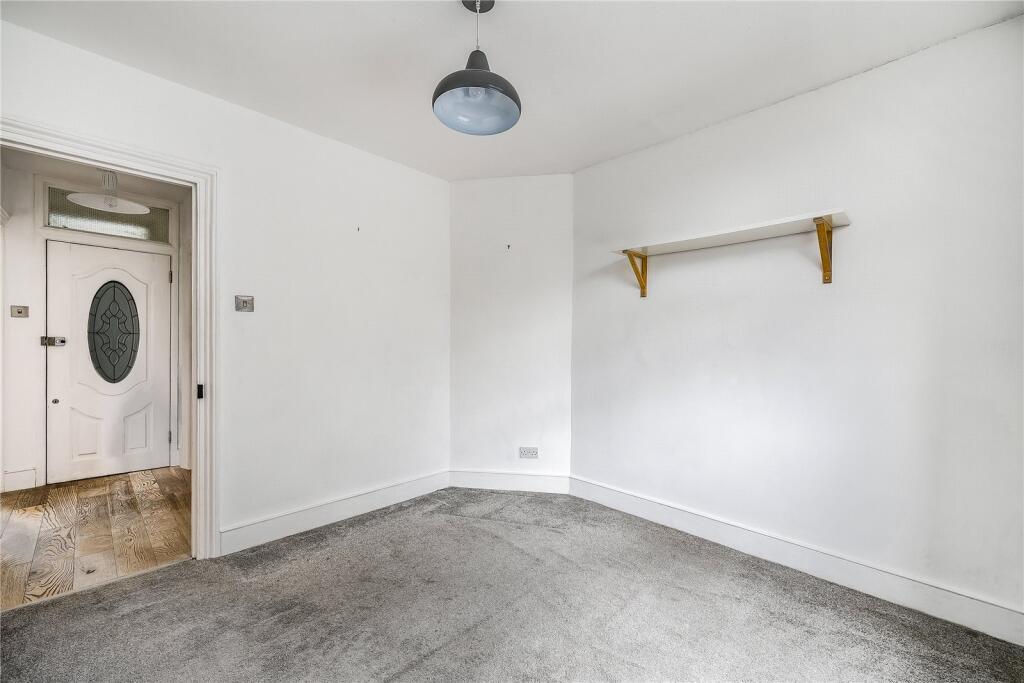Apartment in London, Leyton - More