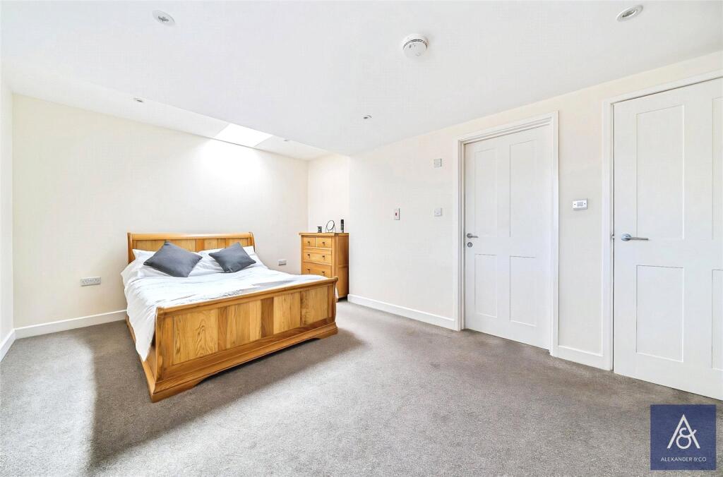 Apartment in Brackley, West Northamptonshire - View 6