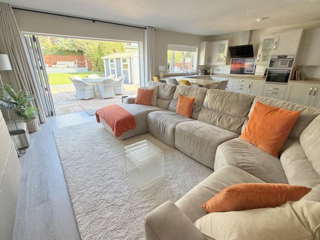 House in Poole, Lake - More