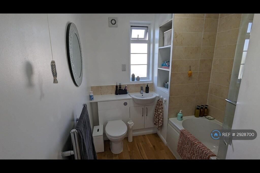 Apartment in Twickenham - More