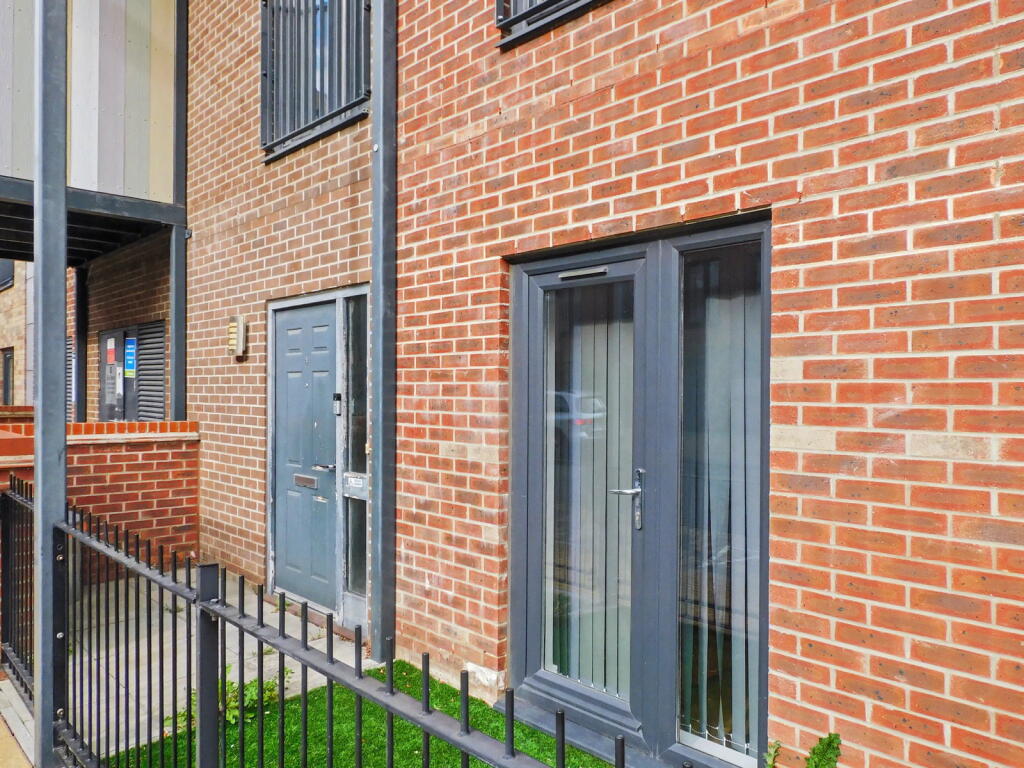 Apartment in Romford - View 4