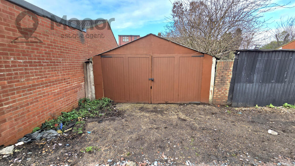 Main image of property: Selwyn Avenue, Ilford, IG3 8JP