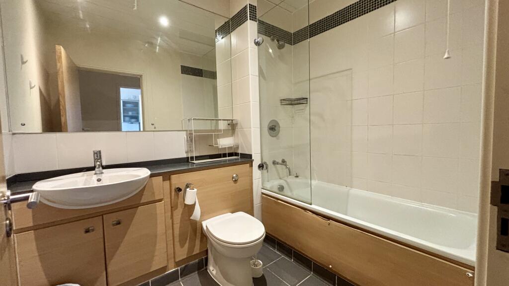 Apartment in Newcastle upon Tyne - View 4