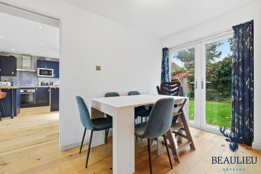 House in Chelmsford, Chancellor Park, Chelmer - View 6