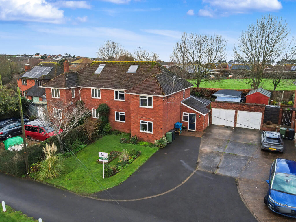 3-bed house on Cherry Tree Way - Three Bedrooms (Plus loft room) Family Home, £450,000