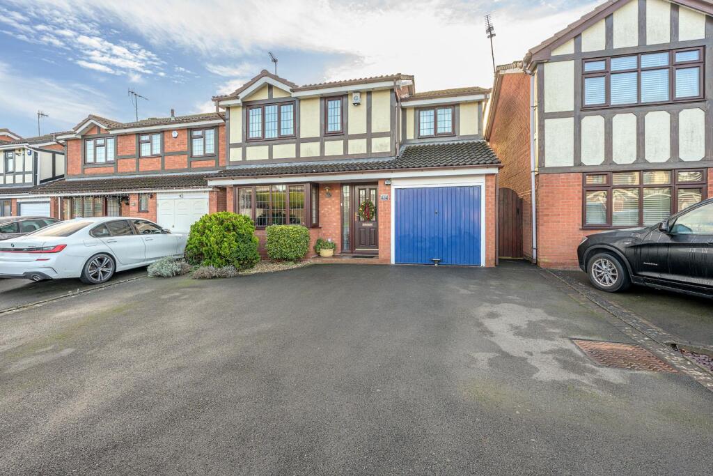 4-bed detached on Ploverdale Crescent, Kingswinford, DY6 8XU, £400,000