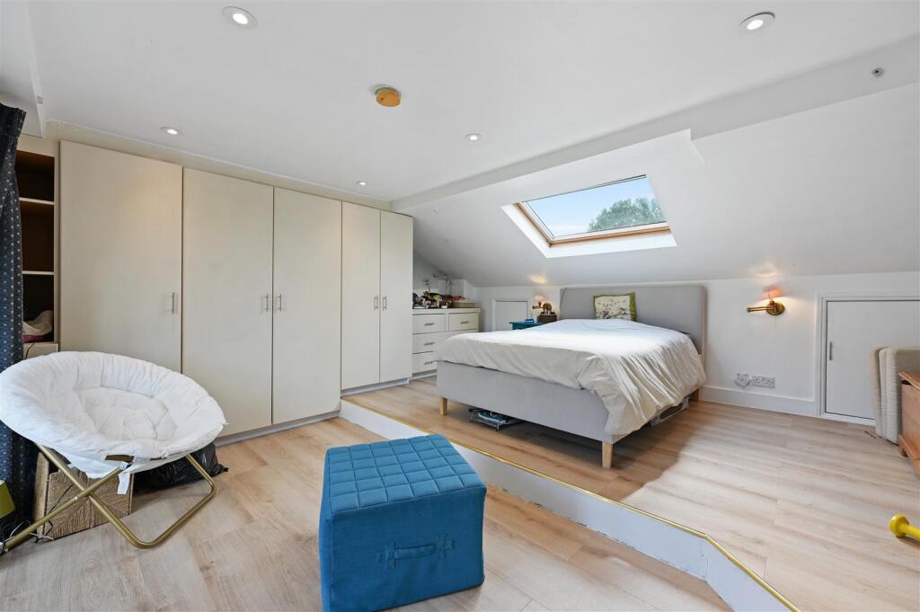 Apartment in London - More