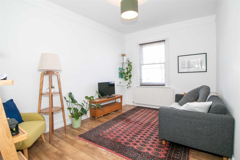 Converted First Floor Flat, Cowper Road, Worthing - View 2