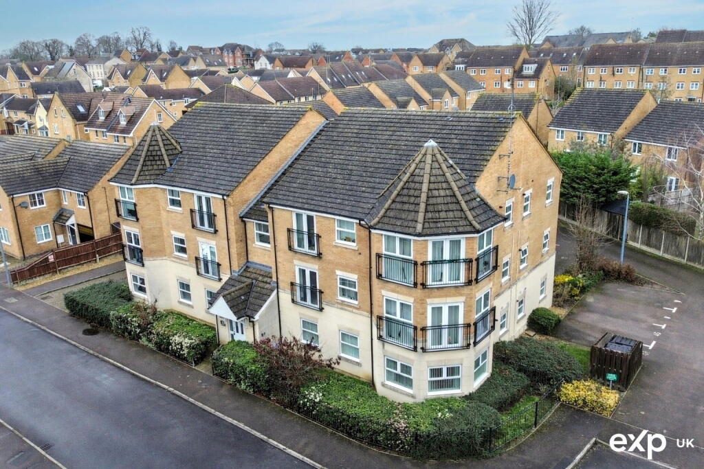 2-bed flat on Reeve Close, Leighton Buzzard, LU7, £180,000