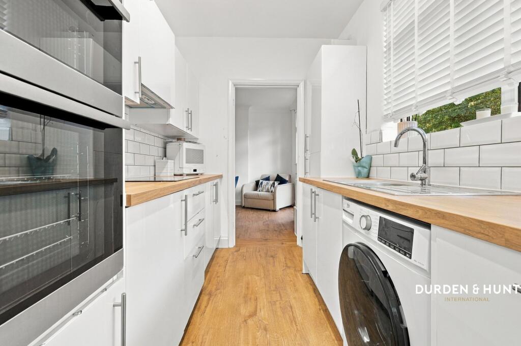 Apartment in Romford - View 5