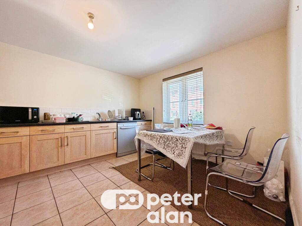 Apartment in Cardiff, Llanishen - View 5