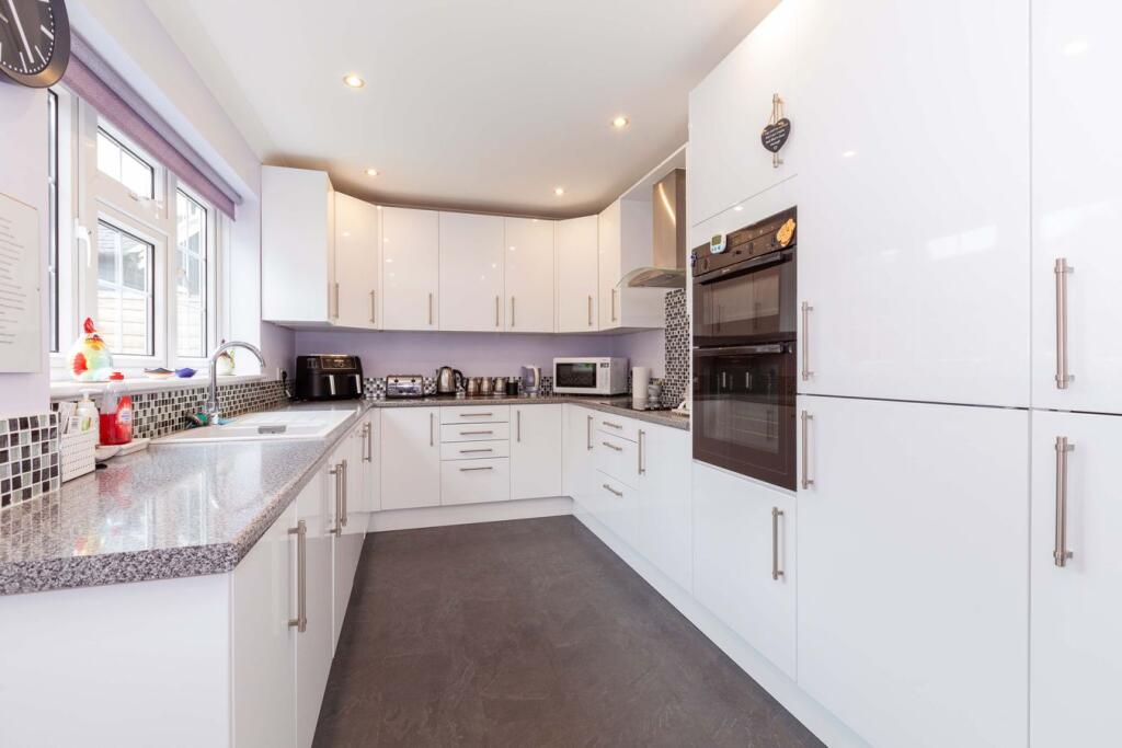 House in Slough - View 3
