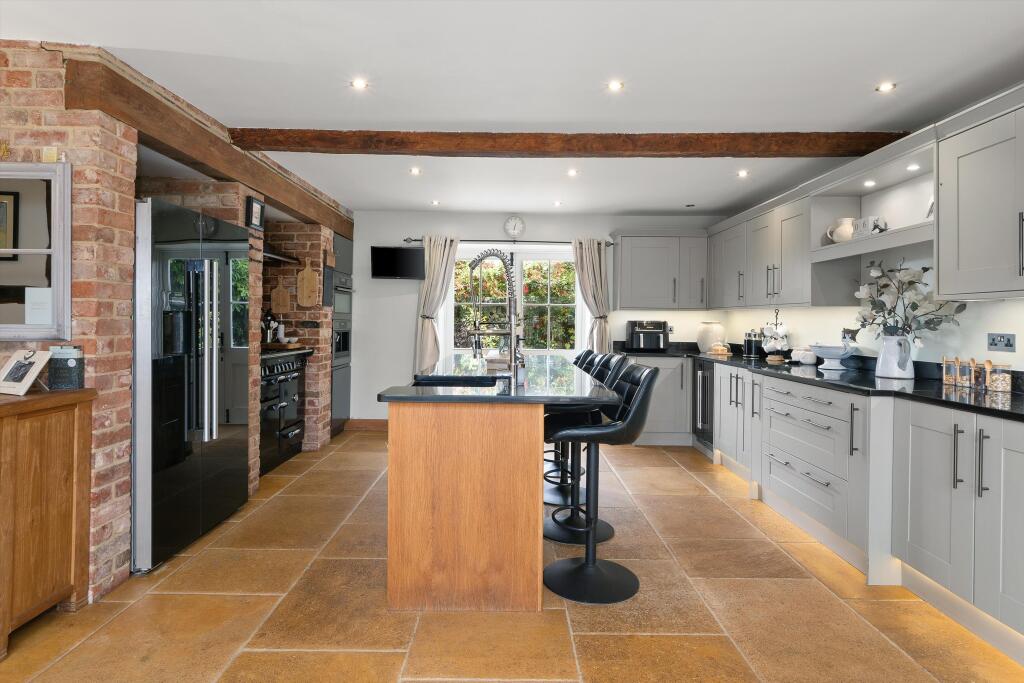 House in Stratford-on-Avon, Snitterfield - More