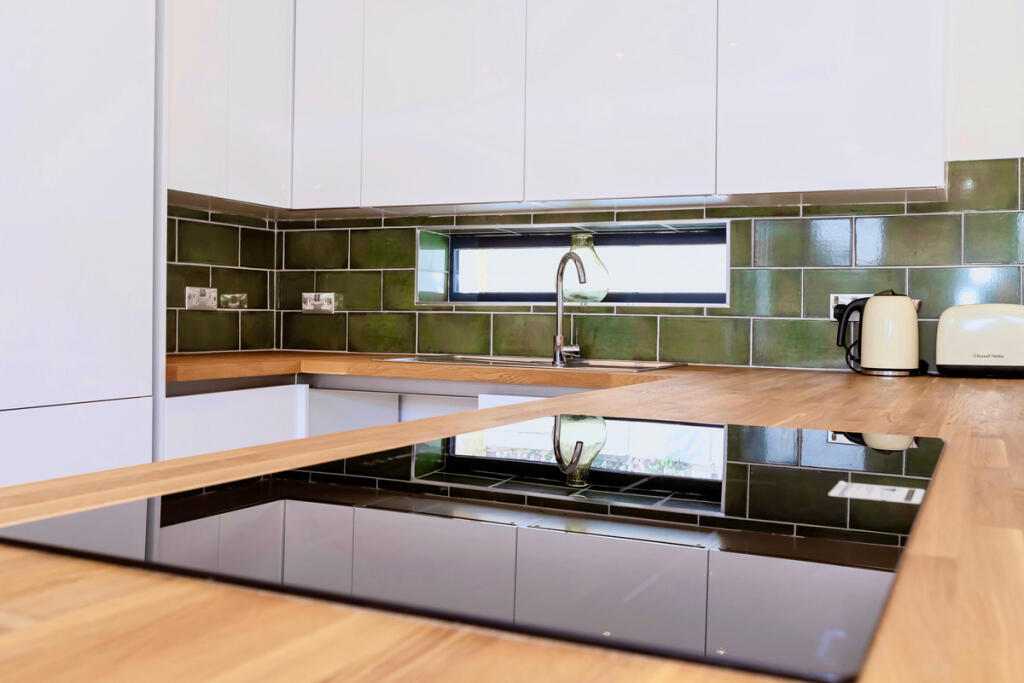 3-bed detached on Mile Oak Road, Brighton, BN41, £550,000