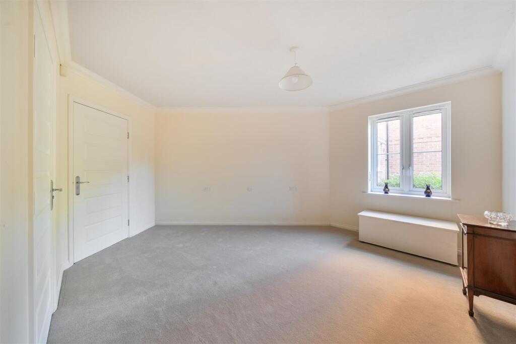 Apartment in Croydon - More