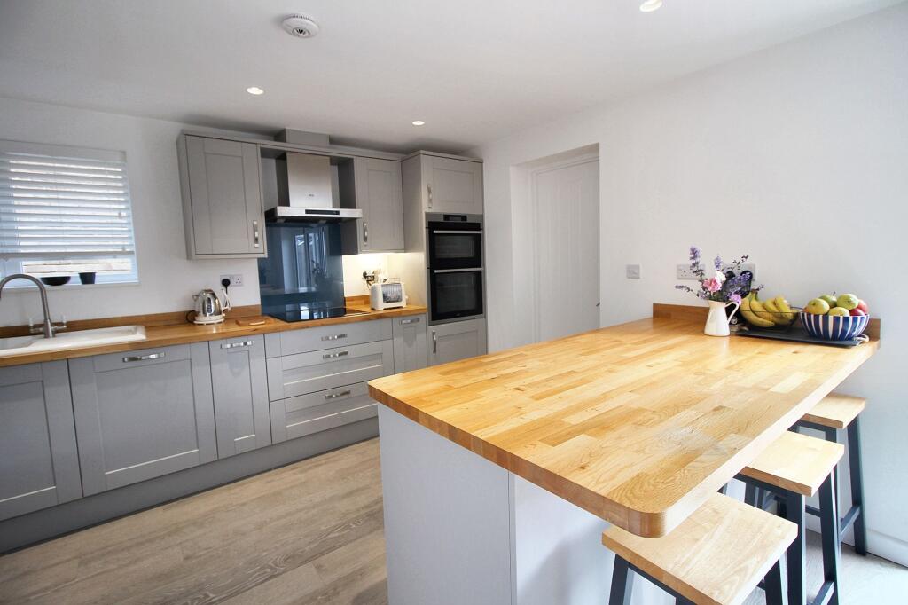 Manor Walk, Thornbury, BS35 photo 5