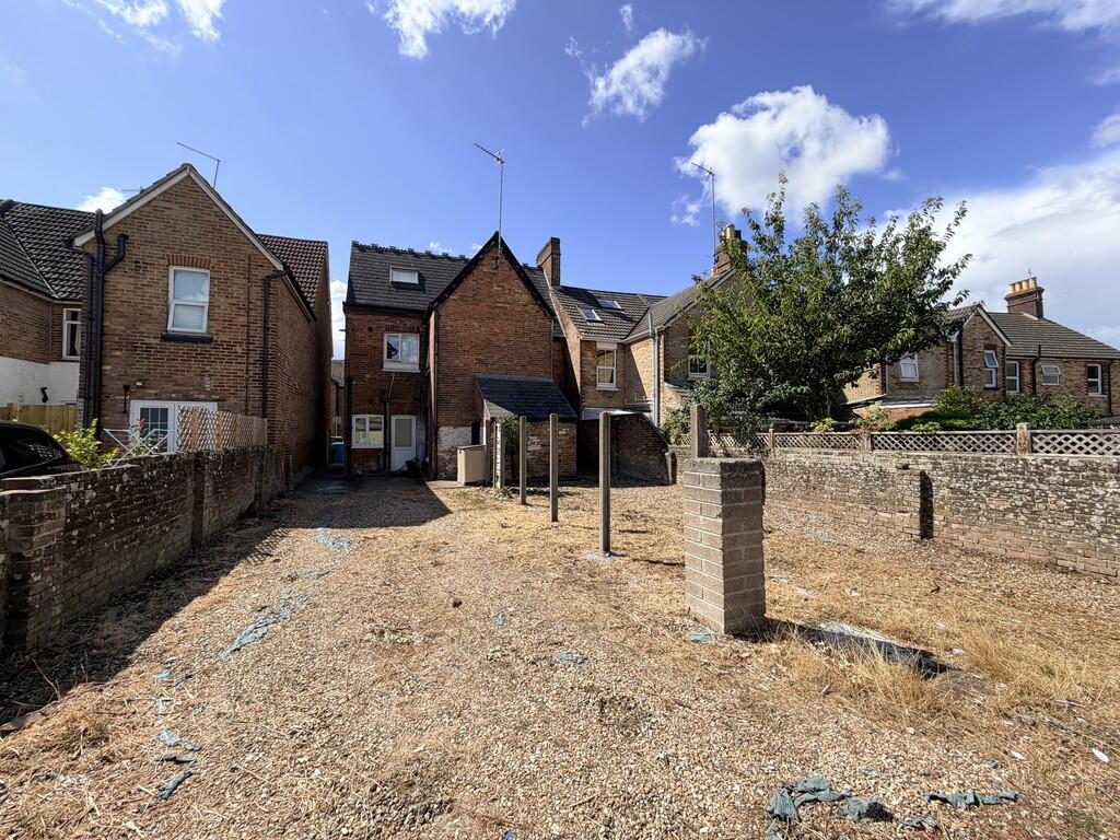 Kingston Road, Heckford Park photo 4