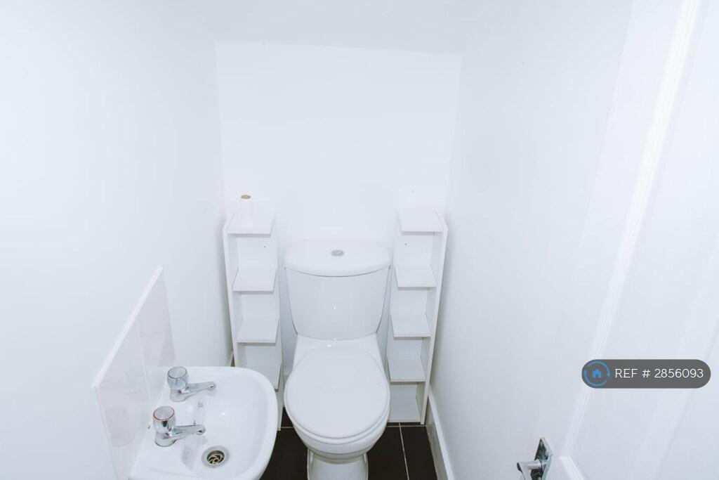 6 bedroom terraced house for rent