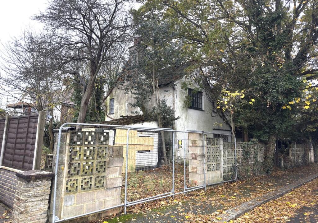 Main image of property: 13 Normanton Avenue, Bognor Regis, West Sussex, PO21 2TU