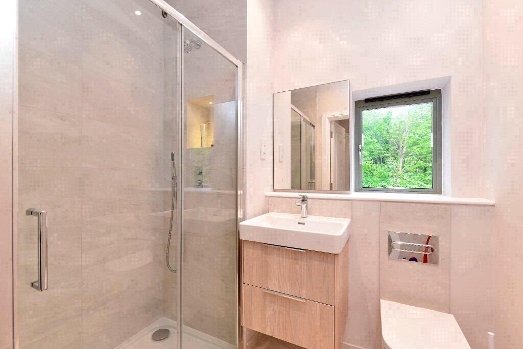 Apartment in Waverley, Farncombe, Godalming - More