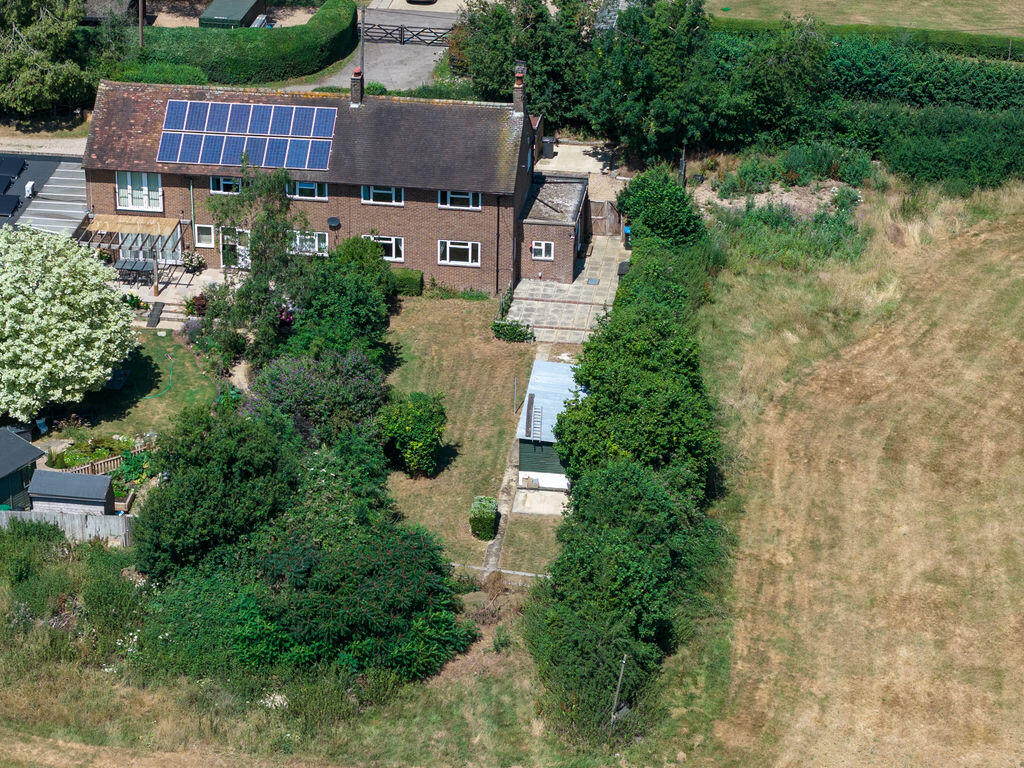 House in Dacorum, Great Gaddesden - More